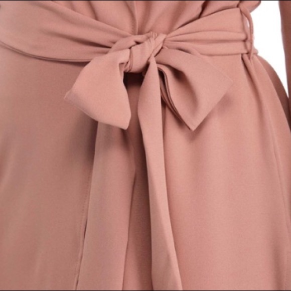 Black Trench coat with waist tie - Picture 2 of 8